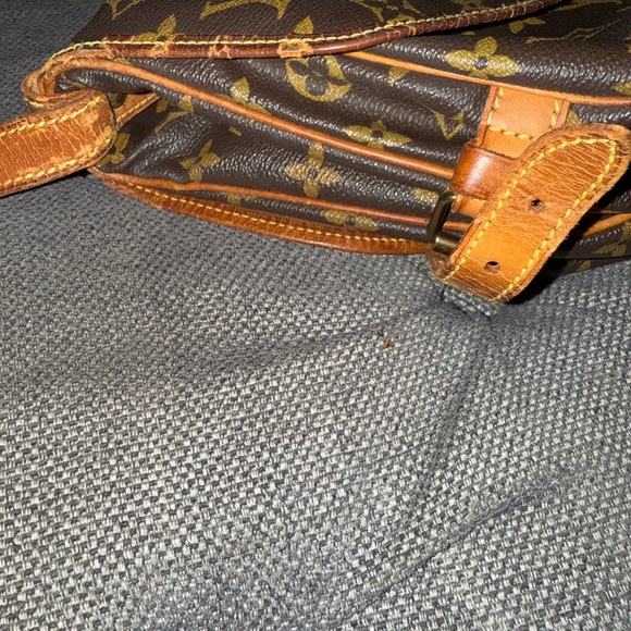 vintage Louis Vuitton SAUMUR 30 MONOGRAM - Picture 12 of 16